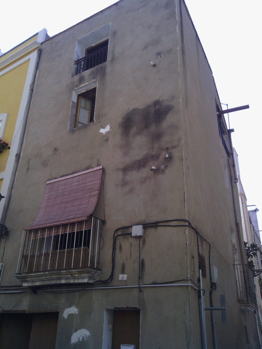 Rehabilitación interior vivienda plurifamiliar casco antiguo de Cambrils en Tarragona